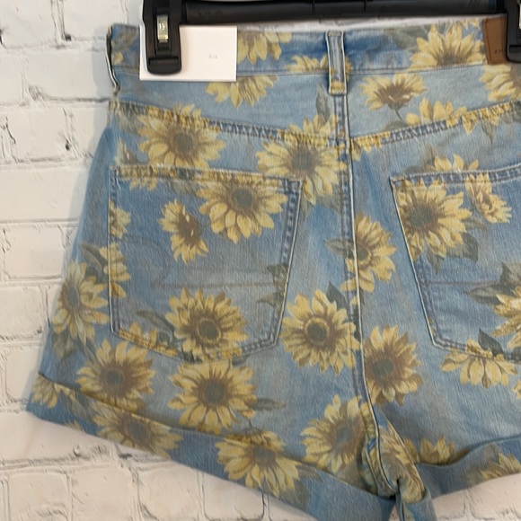 NWT American Eagle Sunflower jean mom short - Picture 6 of 7